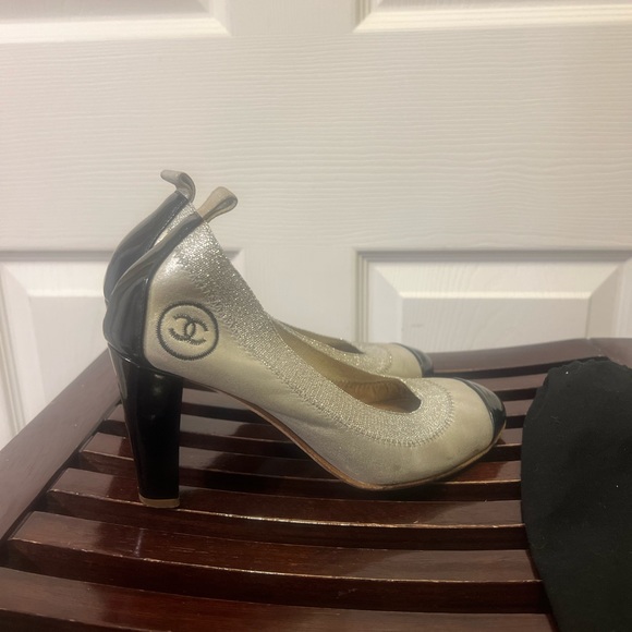 Chanel pumps silver & black size 6US - Picture 6 of 16